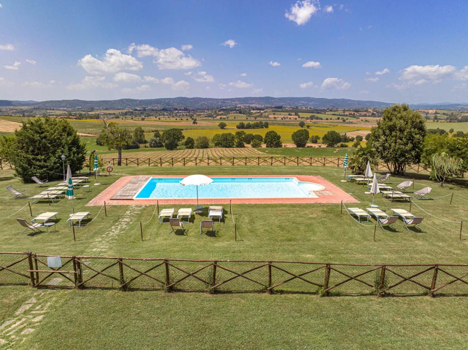 Il Querciolo - Azienda Biologica, Agriturismo E Cantina Marciano della Chiana Bagian luar foto